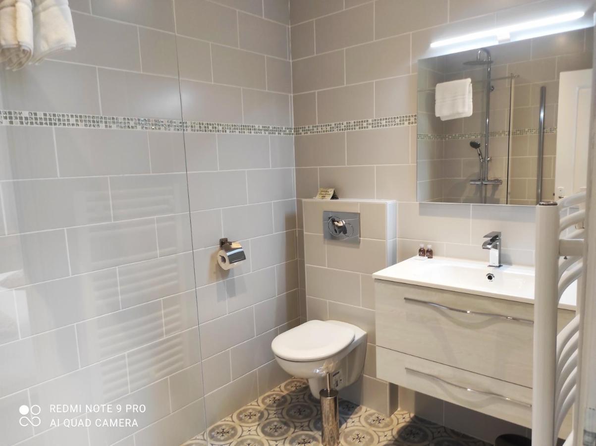 D'hotes Le Domaine Des Hirondelles Bed and breakfast Champcenest