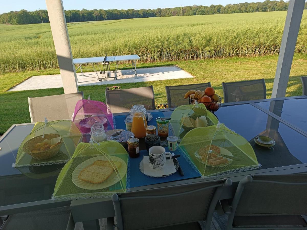 D'hotes Le Domaine Des Hirondelles Bed and breakfast Champcenest
