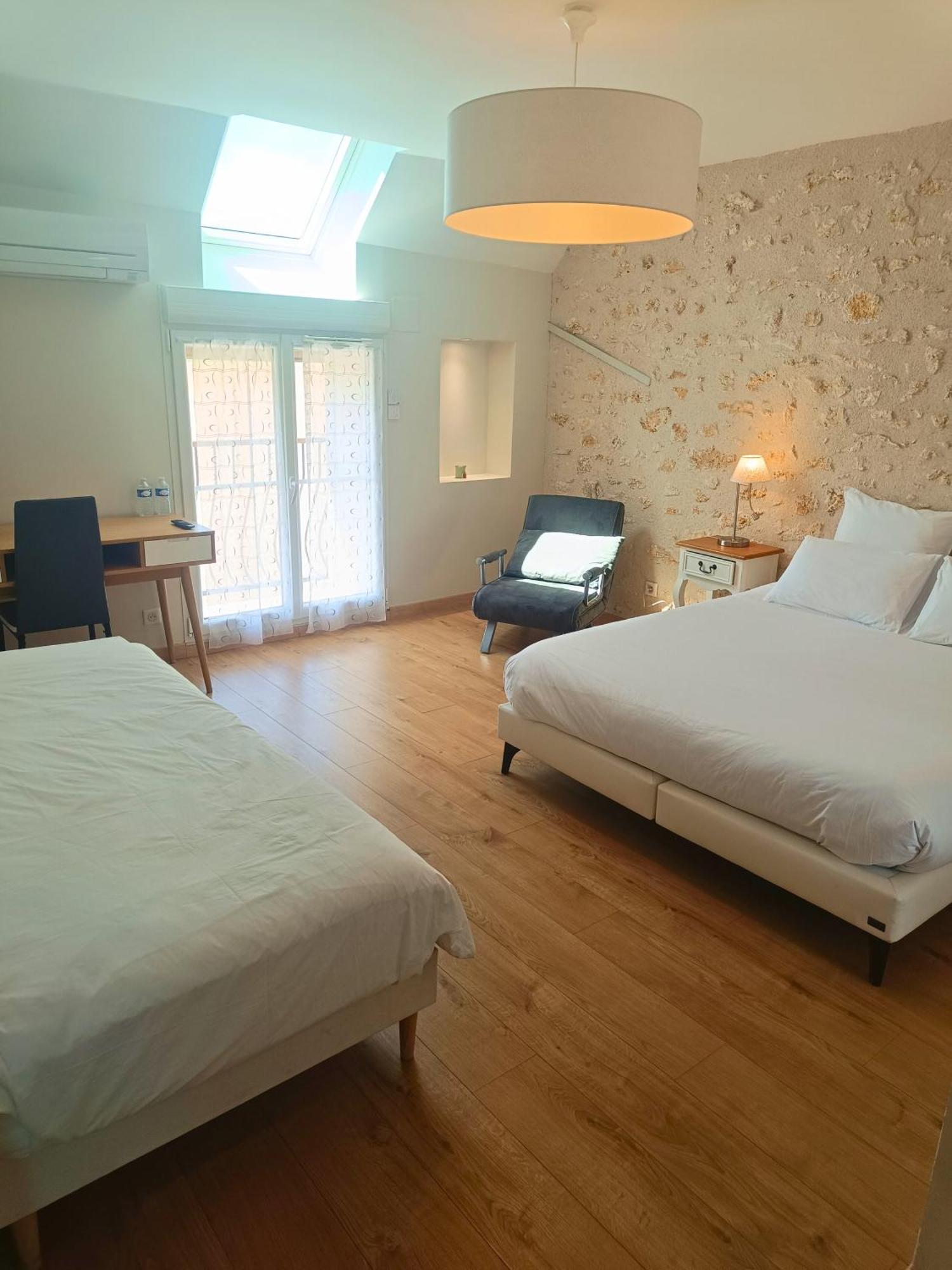 D'hotes Le Domaine Des Hirondelles Bed and breakfast Champcenest
