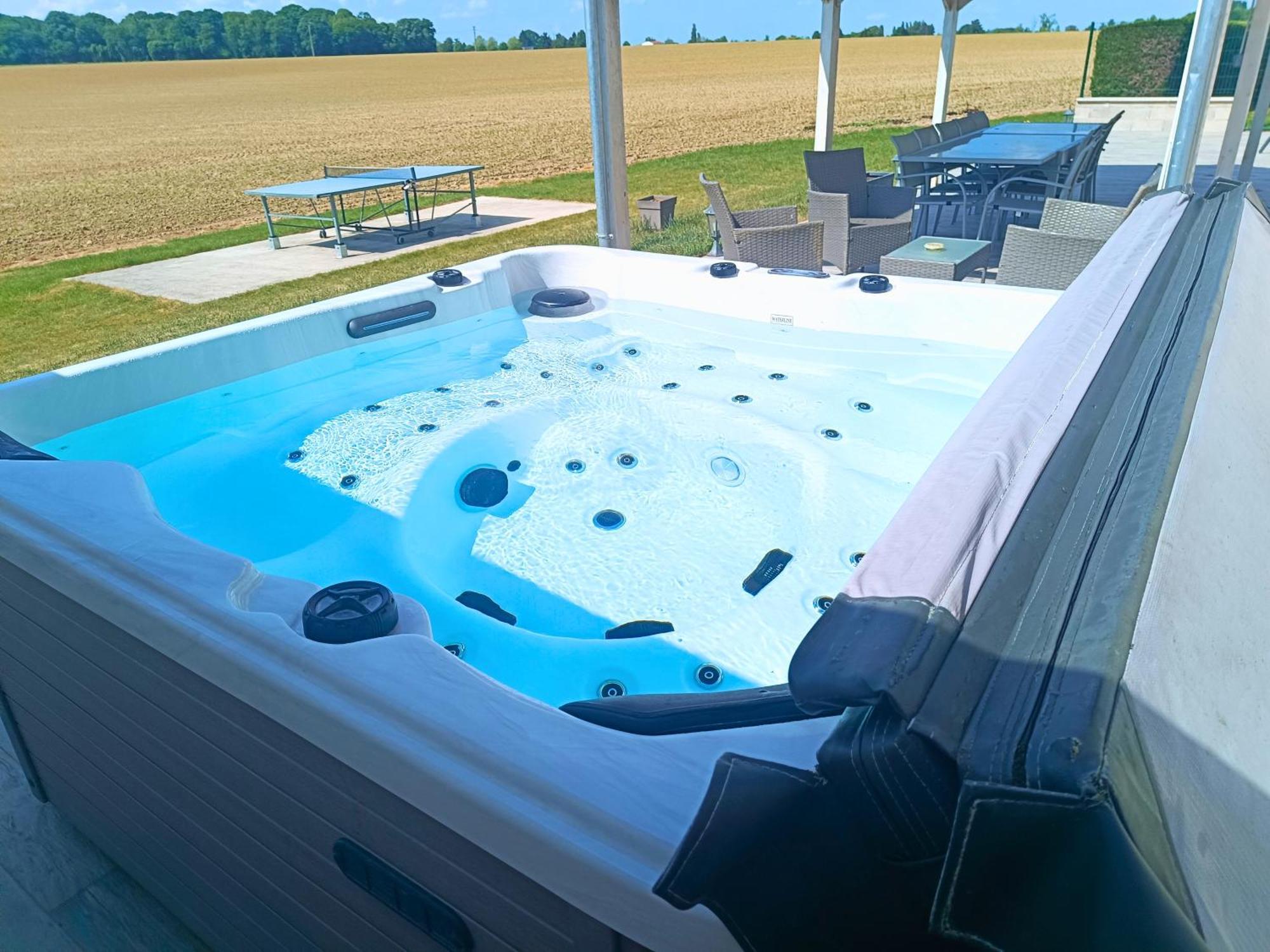 D'hotes Le Domaine Des Hirondelles Champcenest