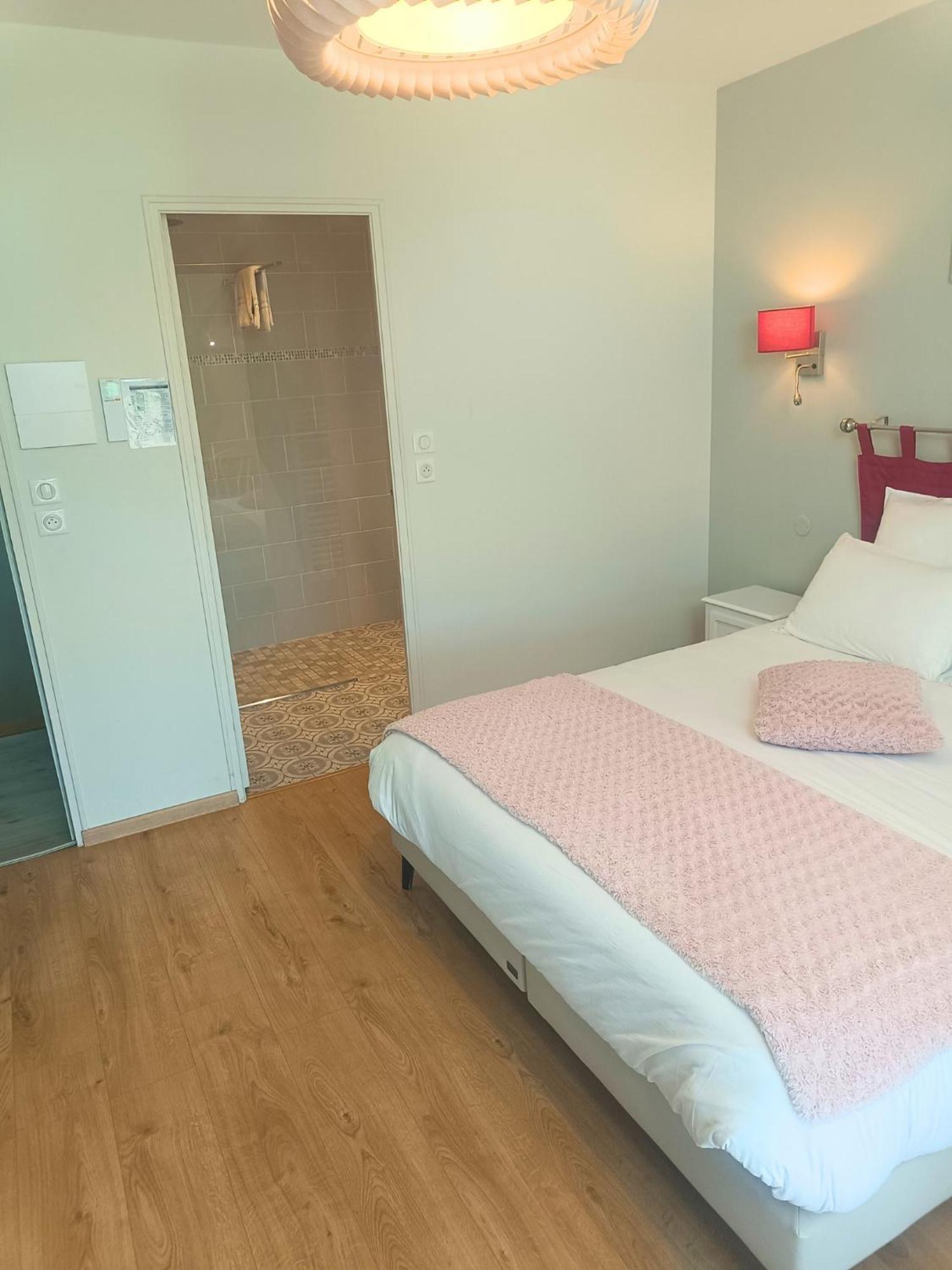D'hotes Le Domaine Des Hirondelles Bed and breakfast