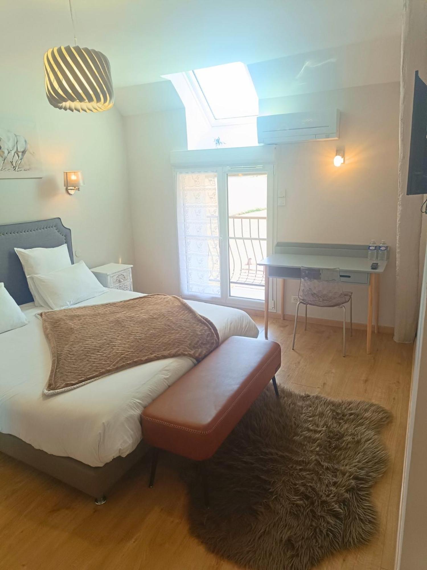D'hotes Le Domaine Des Hirondelles Bed and breakfast *