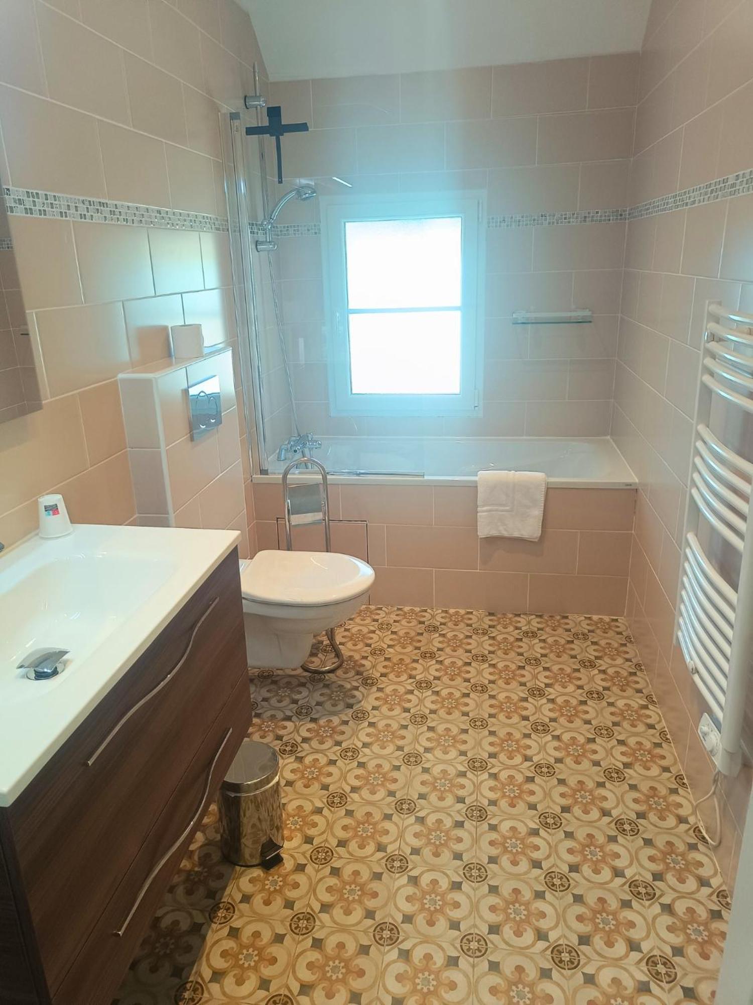 D'hotes Le Domaine Des Hirondelles Champcenest